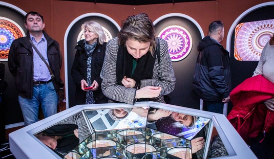 Mandalaverzum kiállítás megnyitó Görömbölyön  