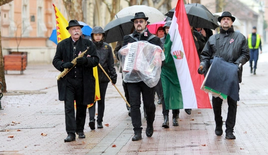 Március 15. - koszorúzás a belvárosi emlékhelyeken 