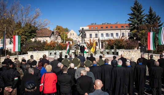 Október 23-i megemlékezés és koszorúzás a Petőfi szobornál  