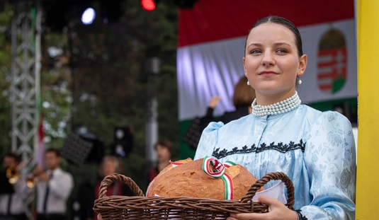 Megemlékezés és ünnepség a Szent István téren  