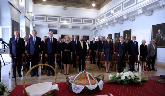Ünnepi közgyűlés a megyeházán 