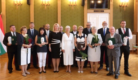 Ünnepi közgyűlés a megyeházán 