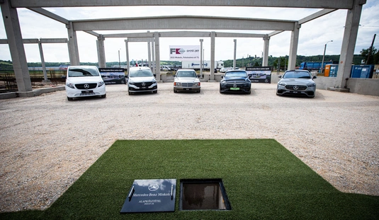Mercedes-Benz szalon alapkőletétel  