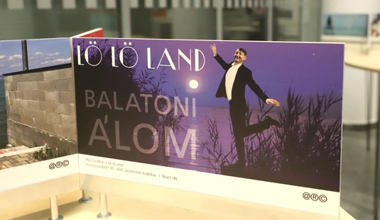 Mini-ARC kiállítás a városháza aulájában 