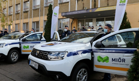 Terepjárók átadása 