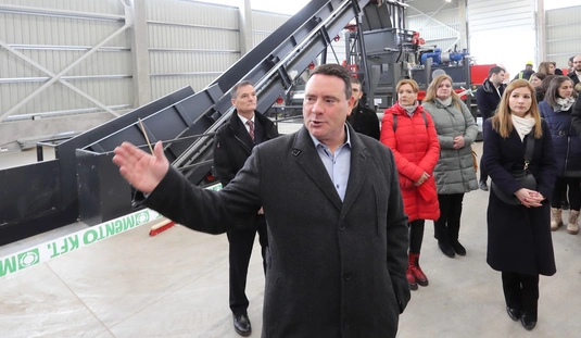 Új hulladékválogató átadása Miskolcon 