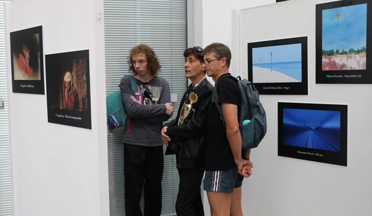 Keleti fények – fotókiállítás a Városházán 