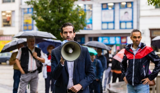 Tüntetést szervezett a Momentum az alsózsolcai akksigyár ügyében 