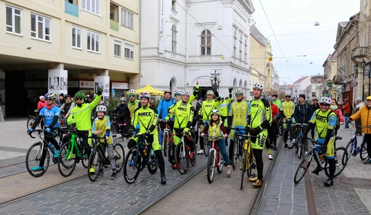 MRCC jótékonysági tekerés a színházért 