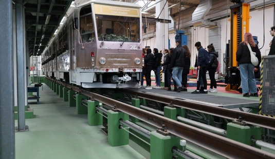 Tanítsunk Magyarországért program: látogatás az MVK-nál 