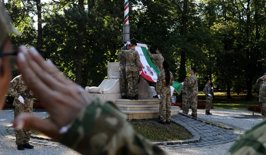 Zászlófelvonás a népkerti országzászlónál 