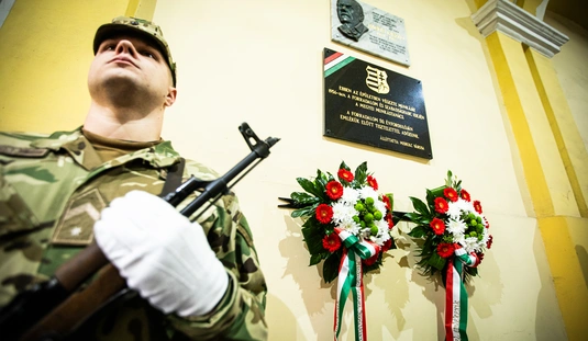 Október 23-Koszorúzás a városi emlékhelyeken 