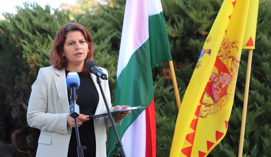 Koszorúzás és megemlékezés október 23-án Szirmán 