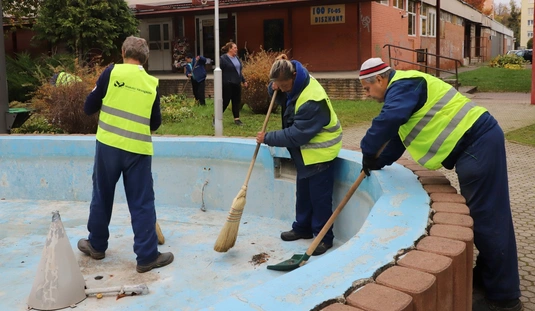 A Városgazda őszi nagytakarítása az Otthon téren 