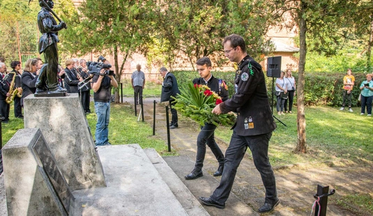 Bányásznapi megemlékezés és koszorúzás Perecesen 