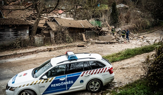 Gázrobbanás történt Perecesen – fotók a helyszínről 