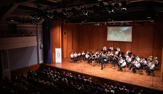 „Májuskosár” – a Perecesi Bányász Koncert Fúvószenekar Tavaszköszöntő hangversenye 