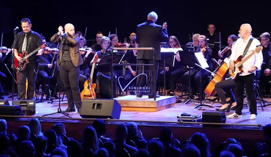 Queen Simphonic koncert a Művészetek Házában 