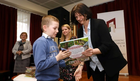 Rajzpályázat eredményhirdetés és kiállítás a megyei könyvtárban 