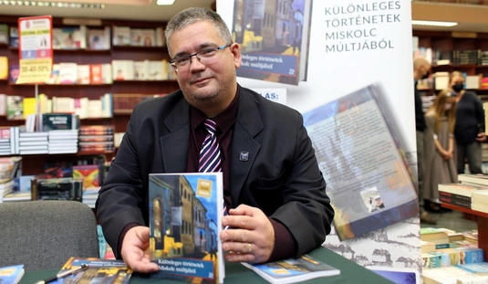 Reimann Zoltán könyvbemutatója a Géniusz Könyváruházban 