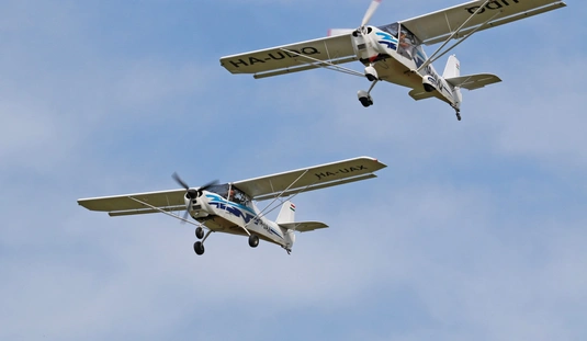 Légibemutatókkal és családi programokkal búcsúztatták a miskolci repülőteret 