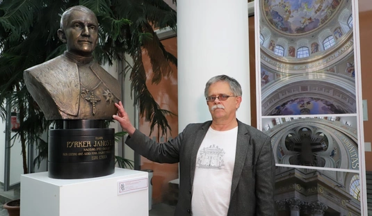 Rudolf Mihály építészeti kiállítása a városháza aulájában 