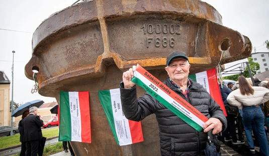 Átadták a Kohászati emlékművet  