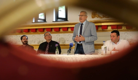 Sisi emléknapra készülnek a Népkertben 