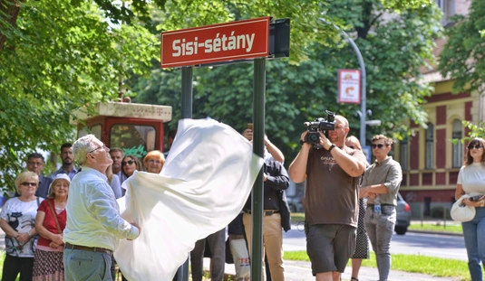 Sisi sétány avató 