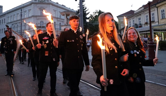 Szalamanderrel búcsúznak a Miskolci Egyetem végzősei 