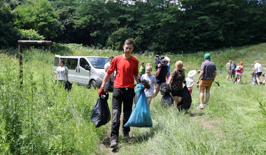 Szemétszedés az amfiteátrumnál 