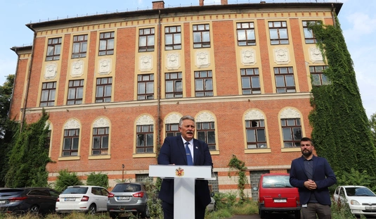 Sajtótájékoztató és bejárás a Szentpáli iskola egykori épületében 