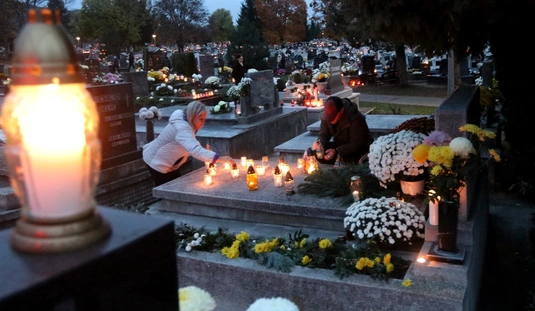 Mindenszentek a Szentpéteri kapui temetőben 