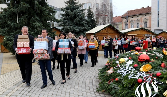 Szeretetdoboz a Városháza dolgozóitól 