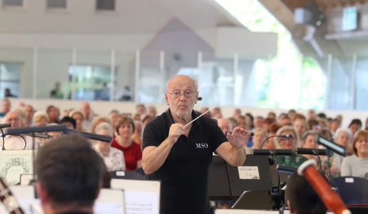 Promenád koncert a jégpályán 