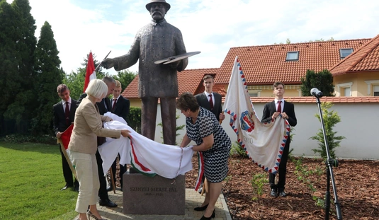 Szinyei Merse Pál szoboravató Szirmabesenyőn 