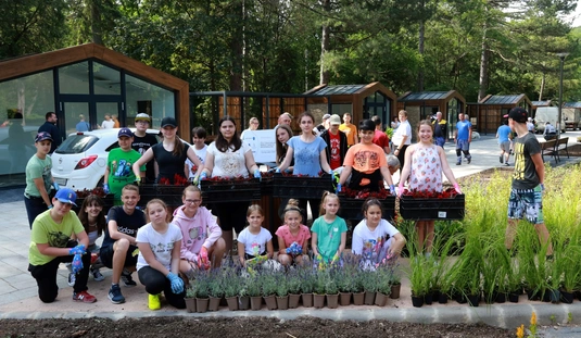 Virágültetés Miskolctapolcán 