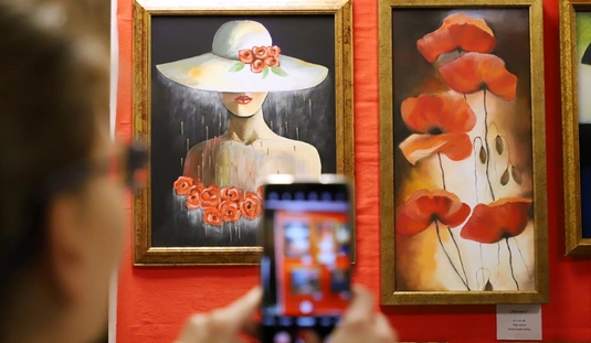 Tardi-Szabó Szilvia és Ignácz Dóra Erika kiállítása a bábszínházban 