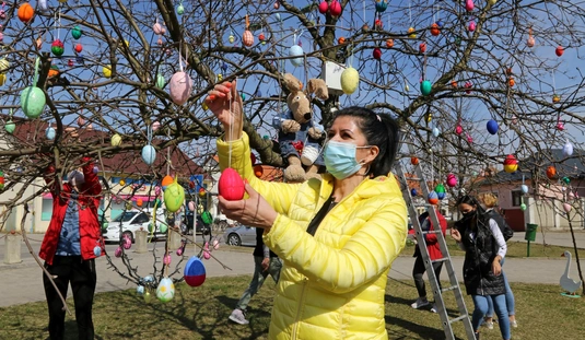 Tojásfát díszítettek Felsőzsolcán 