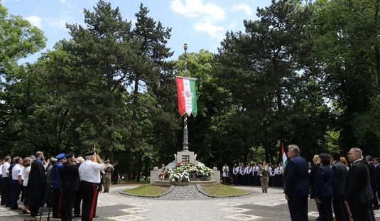 Nemzeti összetartozás napja az Országzászlónál 