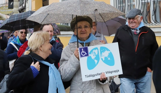 Séta a tüdőgyulladás elleni világnap alkalmából 