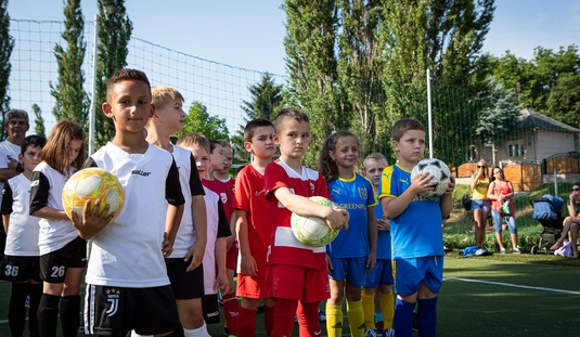 Megújult műfüves futballpálya Újdiósgyőrben, pályaavató ünnepség 