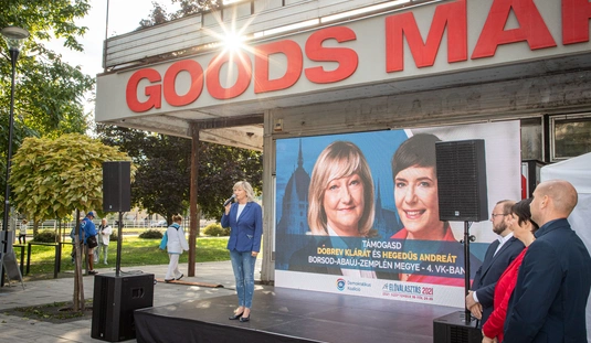 Újabb utcafórum Dobrev Klárával és Hegedűs Andreával  