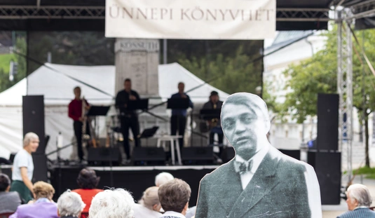 Ünnepi könyvhét az Erzsébet téren 