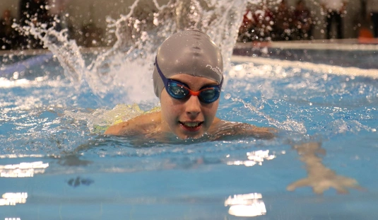 Fogadj el - integrált úszóverseny a Selyemrétiben 