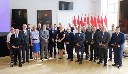 Vármegyei képviselők megbízólevelének átadása 