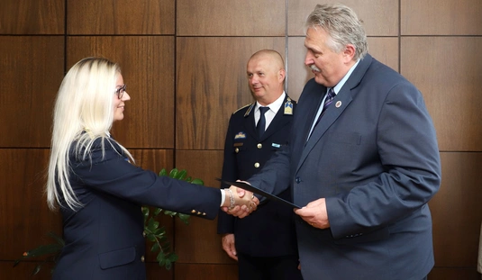 Elismerések átadása a városi rendőrkapitányságon 