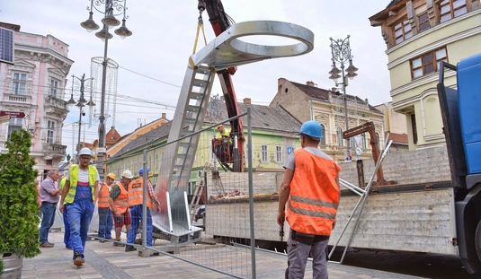 Villanyrendőr beemelése 