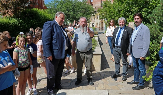 Virágültetés a Szinva teraszon 