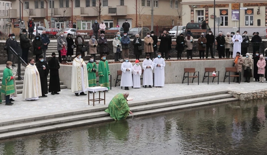 Vízszentelés a II. János Pál pápa téren 
